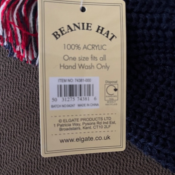 Soft London Beanie hat - Picture 3 of 8